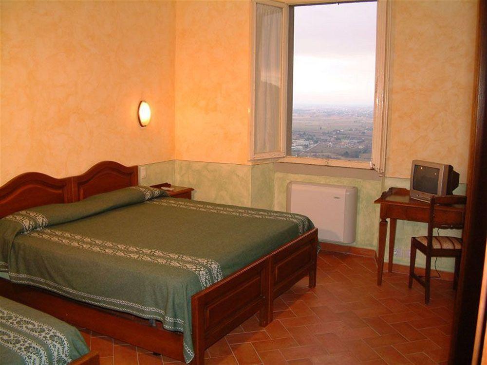 Hotel Oasi Da Paolo Castelluzzo Habitación foto